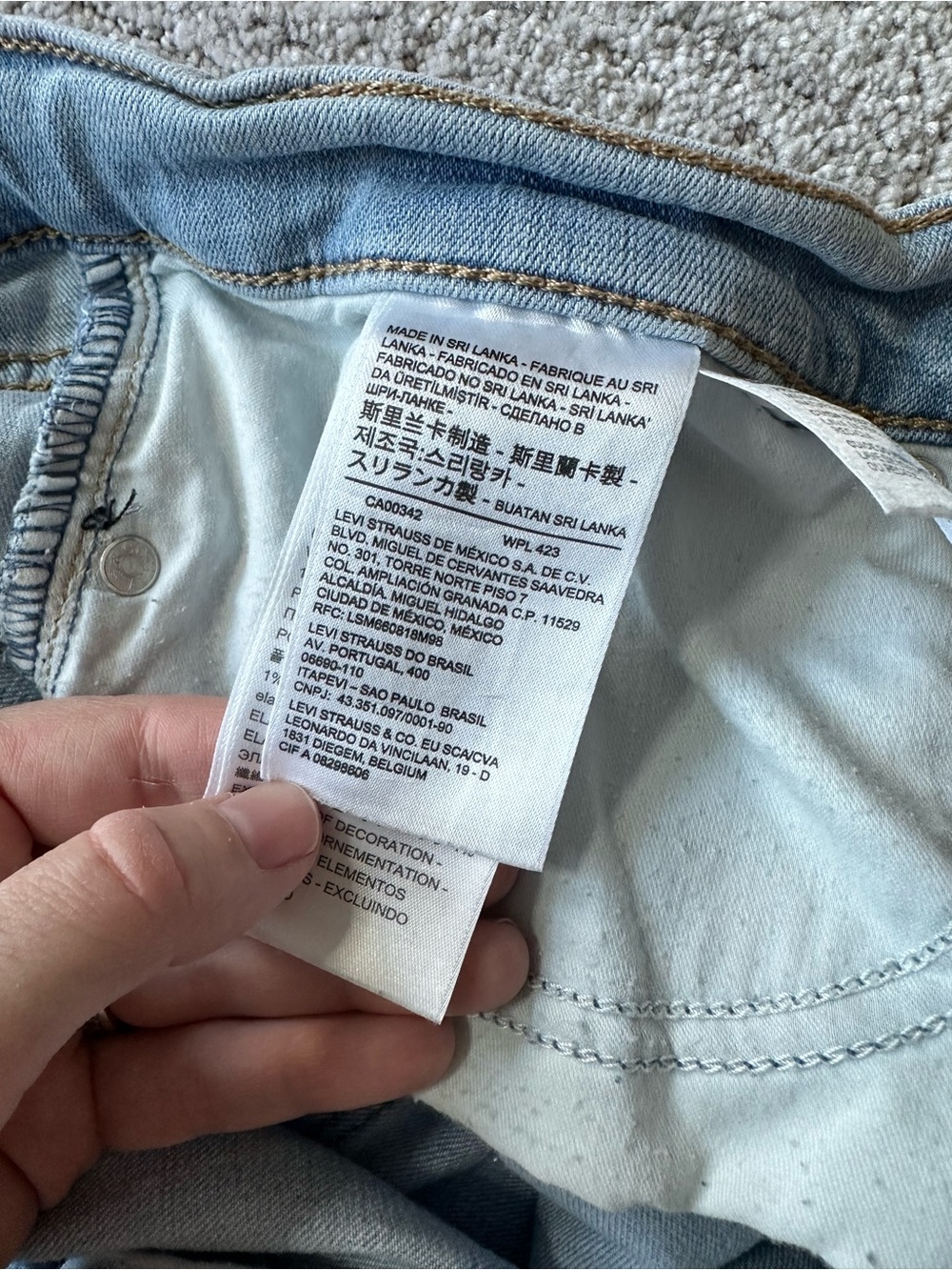 Levi’s 311 Shaping Skinny High Rise Jeans Light Wash Frayed Hem Size 30 - Picture 9 of 16